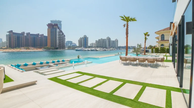 Pool, Water feature and Hardscaping in Palm Jumeriah Villa